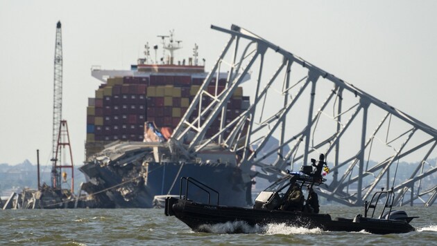 The remaining debris was now blown up in a controlled manner. (Bild: AFP/Maro SIRANOSIAN)