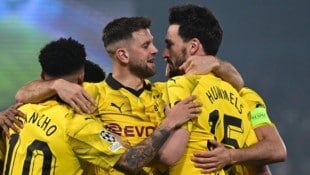 Niclas Füllkrug (m.) fährt zur Heim-EM.