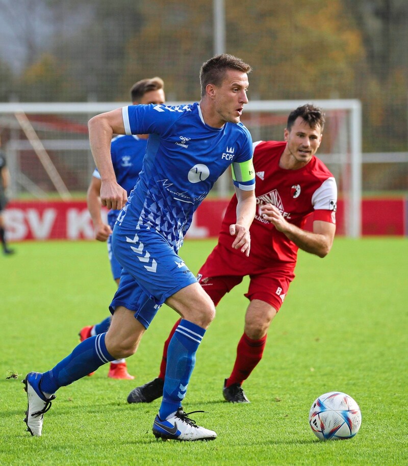 Tandari (li.) und der FC Pinzgau spielten eine gute Saison. (Bild: Andreas Tröster)