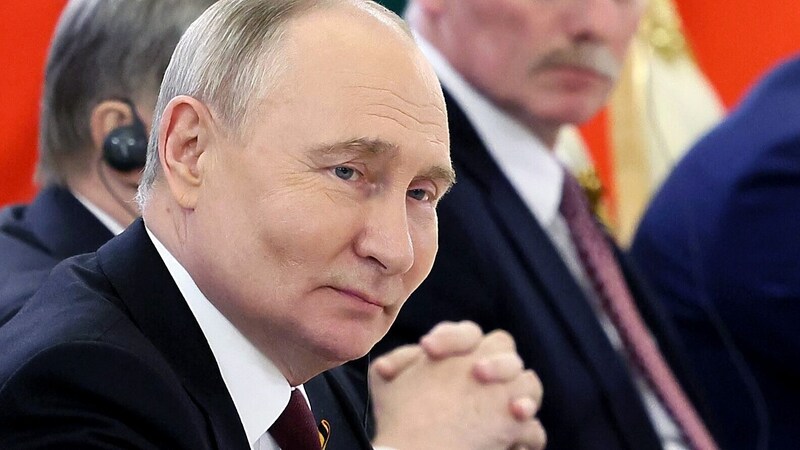 Vlagyimir Putyin elnök ötödik beiktatása után változtatja meg védelmi apparátusát. (Bild: APA/AFP/POOL/Mikhail METZEL)
