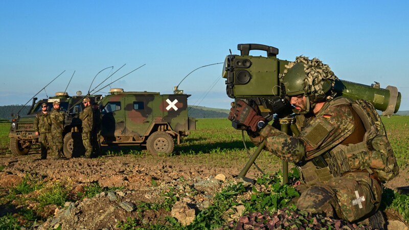 Soldaten der Deutschen Bundeswehr bei der Übung (Bild: AFP/Daniel Mihailescu)