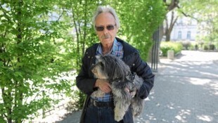 Gerhard Ehrenberger führt seinen „Niko“ oft in der Thaliastraße aus: „Sackerl-Spender fehlen“, ...