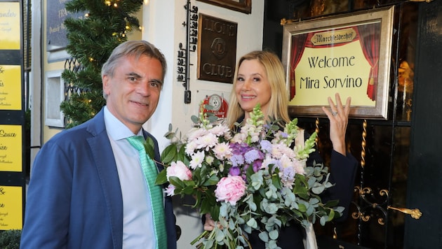 Deutsch-Wagram'da Hollywood: Sunucu Peter Großmann Oscar ödüllü Mira Sorvino'yu ağırladı. (Bild: Conny de Beauclair)
