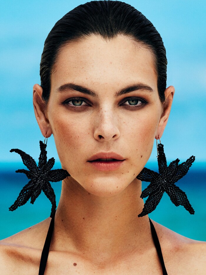 Vittoria Ceretti zeigt die schönsten Stücke aus der neuen Kollektion von H&M. 