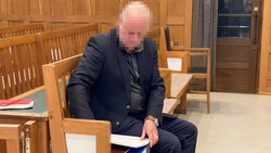 Der Ex-Bürgermeister der Gemeinde Fußach musste sich unangenehmen Fragen stellen. (Bild: Dorn Chantall/Krone KREATIV)