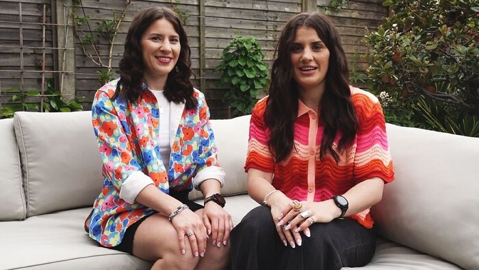 Lebensretterin Georgia Laurie (rechts) und ihre Zwillingsschwester Melissa