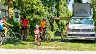 Campen und Radfahren ist eine sehr beliebte Kombination.
