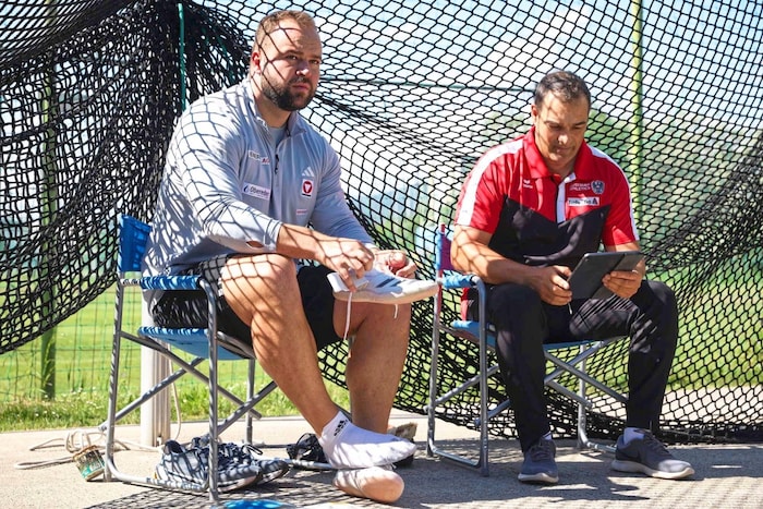 Trainer Gregor Högler tüfelt mit