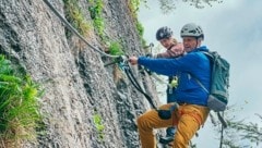 Klettersteige sind beliebte Ziele für ambitionierte Sportler – leider passieren auch immer wieder Unglücke (Symbolbild). (Bild: Wallner Hannes)