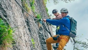 Klettersteige sind beliebte Ziele für ambitionierte Sportler – leider passieren auch immer wieder Unglücke (Symbolbild). (Bild: Wallner Hannes)