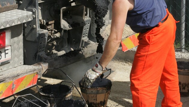 The accident happened while filling bitumen. (symbolic image) (Bild: KRONEN ZEITUNG)