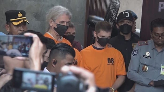 Die drei Ausländer sowie ein Einheimischer seien bei einer Razzia in einer Villa auf Bali ...