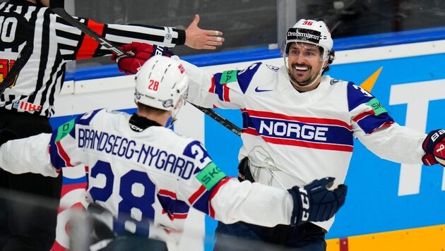 Jubel bei den Norwegern (Bild: AP/ASSOCIATED PRESS)