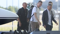 Am Flughafen Salzburg von der „Krone“ entdeckt: Geschäftsführer Stephan Reiter (re.) mit Pepijn Lijnders (M.) und dessen Berater Marc Kosicke. (Bild: Tröster Andreas/Andreas Tröster)