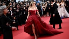 Was für ein toller Look: Heidi Klum legte bei der Eröffnung der Filmfestspiele von Cannes einen atemberaubenden Auftritt hin. (Bild: AFP/LOIC VENANCE)