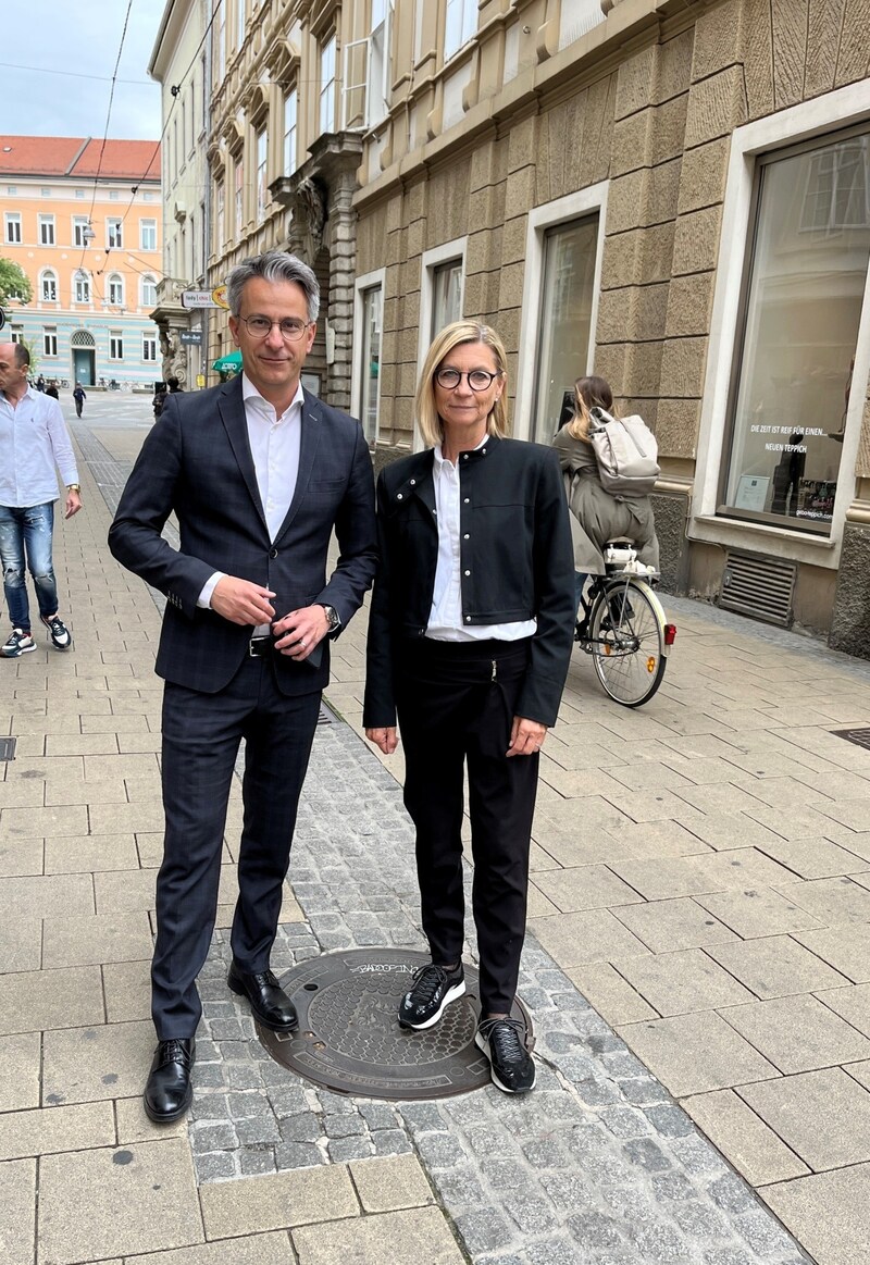 ÖVP-Stadtparteichef Kurt Hohensinner und Klubobfrau Daniela Gmeinbauer wollen auch die Hans-Sachs-Gasse radfrei machen. (Bild: ÖVP)