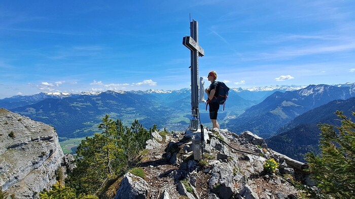 Das Gipfelkreuz auf der Zäwasheilspitz.