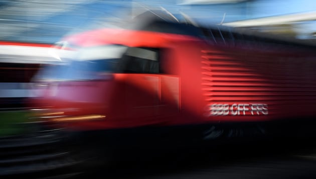 With the Easyride function, train passengers can check in via the SBB app when they have boarded a train and check out again when they have alighted. (Bild: AFP/Fabrice COFFRINI)