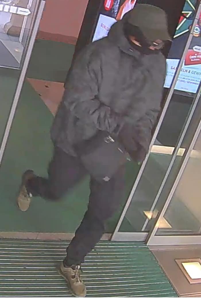 Die Polizei fahndet aktuell nach diesem Mann!