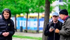 Von links: Aktivisten Michael Winter, Adrian Lack und Wolfgang Metzeler-Kick im Hungerstreik (Bild: AFP/Tobias Schwarz)