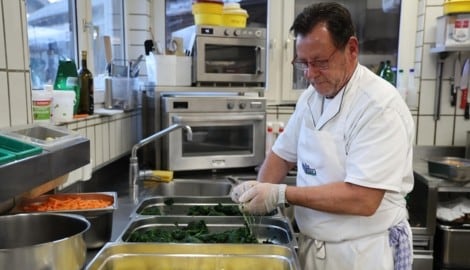 Mario Waroschitz liebt seit seiner Jugend und auch in der Pension die Atmosphäre in der Küche – auch wenn es oft ein stressiger Beruf ist. (Bild: Birbaumer Christof)