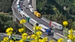 Über Brenner rollen mehr Lkw als über alle vier Pässe in der Schweiz.