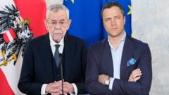 Ex-FPÖ-Politiker Johann Gudenus (re.) hat die Amtsführung von Bundespräsident Alexander Van der Bellen als „widerwärtig“ bezeichnet. (Bild: Martin Jöchl, APA)