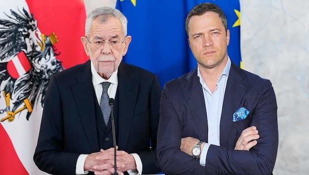 Johann Gudenus (jobbra) volt FPÖ-s politikus "undorítónak" nevezte Alexander Van der Bellen szövetségi elnök magatartását. (Bild: Martin Jöchl, APA)