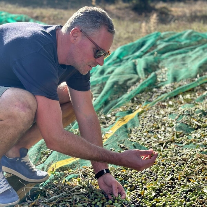 Patrick Mössmer at the olive harvest.