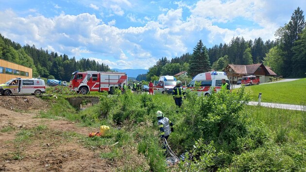 Die Feuerwehr Wies stand mit drei Fahrzeugen und zwölf Kameraden im Einsatz (Bild: Feuerwehr Wies)