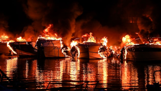 Számos hajó kigyulladt. (Bild: APA/AP)