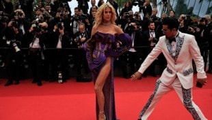 Vorsicht, Blitzer-Gefahr! Victoria Silvstedt sorgte in Cannes für jede Menge Aufregung. (Bild: APA/AFP/Valery HACHE)