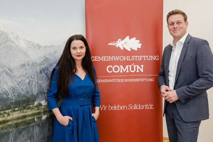 Veronika Bohrn Mena und Grünen-Landesrat Stefan Kaineder