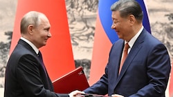 Putin mit seinem Freund Xi Jinping am 16. Mai  (Bild: AP/Sergei Bobylev, Sputnik, Kremlin Pool Photo via AP)