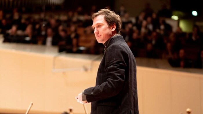 Im Kino: „Sterben“ mit Schauspieler Lars Eidinger, der einen Dirigenten spielt und mit dem ...