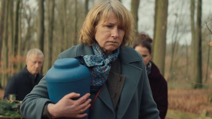 Toms Mutter Lissy Lunies (Corinna Harfouch) ist vom Leben gezeichnet.
