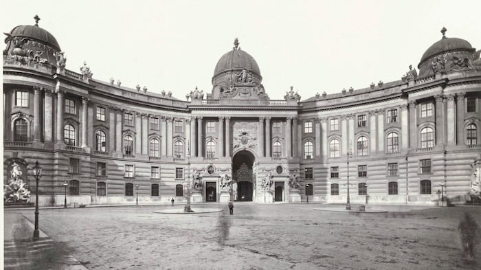 Der Michaelerplatz auf einer historischen Aufnahme von 1893.