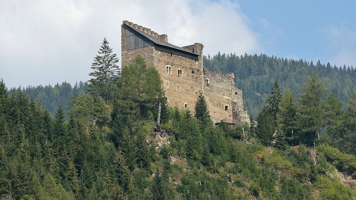Die Burg Frauenburg wurde im 13. Jahrhundert durch Ulrich von Liechtenstein errichtet.