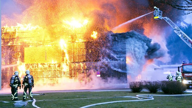 In March, the waste collection center in Feldkirch was engulfed by flames. (Bild: Häfele/Dietmar Mathis)