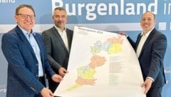 LIB-Geschäftsführer Gerald Goger , Landesrat Heinrich Dorner und Baudirektor Wolfgang Heckenast (v. li.) mit einer Burgenland-Karte voller Projekte, die heuer umgesetzt werden. (Bild: Grammer Karl)