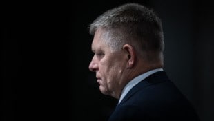 Der slowakische Premierminister ist noch nicht außer Lebensgefahr. (Bild: AFP)