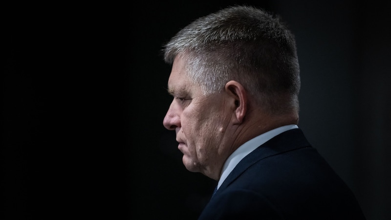 Regierungschef Robert Fico gibt den linksliberalen Medien des Landes die Schuld an der Polarisierung der Gesellschaft, die sogar in blutige Gewalt umschlägt, wie er es am eigenen Leib erlebt hat. (Bild: AFP)