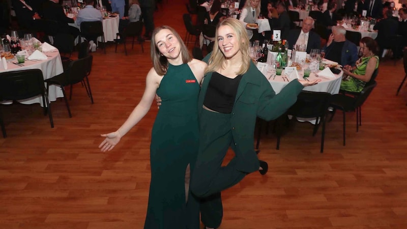 Anna und Lisa Fuhrmann genossen die „Nacht des Sports“ in Oberpullendorf. (Bild: Reinhard Judt)