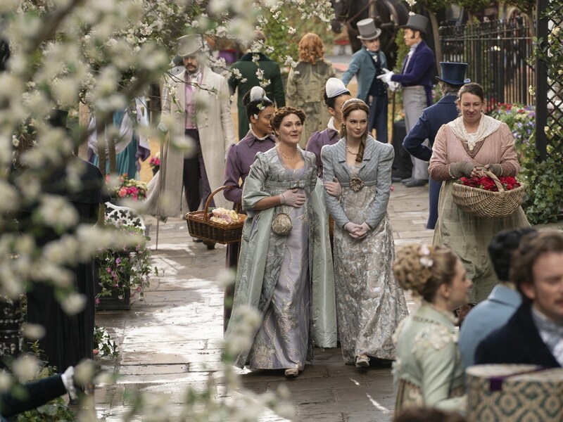 Ruth Gemmell as Lady Violet Bridgerton, Hannah Dodd as Francesca Bridgerton (Bild: © 2024 Netflix, Inc.)