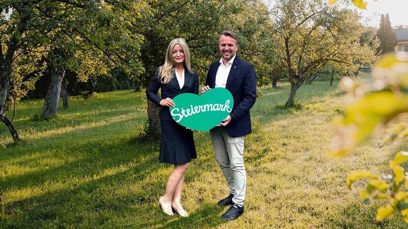 Freuen sich über den Erfolg: Steiermark-Tourismus-Chef Michael Feiertag und Andrea Sajben, Leitung Steiermark Convention (Bild: Steiermark Convention)