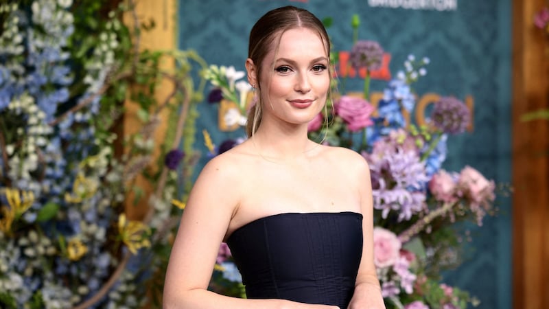 Hannah Dodd bei der Premiere der ersten vier Teile der dritten Staffel von „Bridgerton“. (Bild: APA/Getty Images via AFP/GETTY IMAGES/Dimitrios Kambouris)