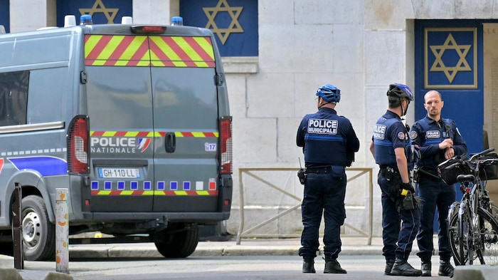 Police forces in front of the entrance to the synagogue in Rouen that was the target of an arson ...