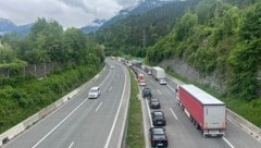 Auf der A10 Richtung Süden kam es zum ersten Stillstand. (Bild: Max Kronberger)