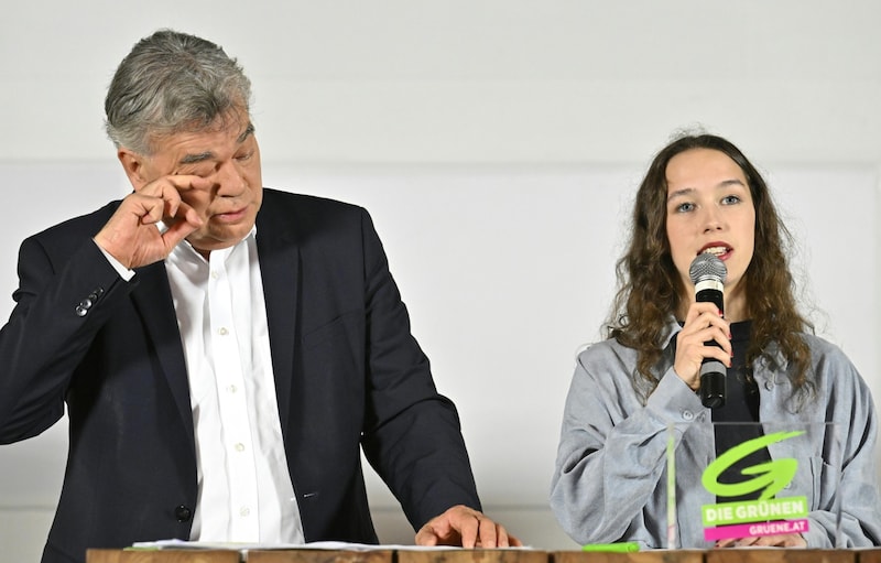 Werner Kogler über Lena Schilling: „Sie sieht ja ein, dass sie an der einen oder anderen Stelle Fehler gemacht hat.“ (Bild: APA/HANS KLAUS TECHT)