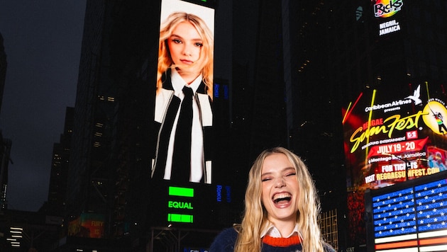 Esther Graf can be seen in New York's Time Square. (Bild: Max Durante )